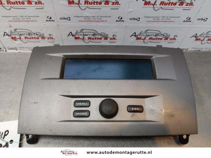 Begagnade Klocka Peugeot 407 (6D) 2.0 16V Pris på förfrågan erbjuds av Autodemontage M.J. Rutte B.V.
