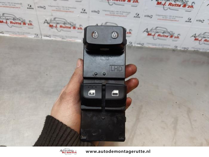 Usados Interruptor combinado de ventanillas Kia Picanto (JA) 1.0 DPi 12V Precio € 40,00 Norma de margen ofrecido por Autodemontage M.J. Rutte B.V.