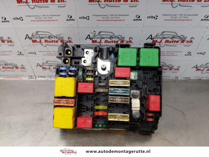 Begagnade Säkringsbox Peugeot 208 I (CA/CC/CK/CL) 1.2 Vti 12V PureTech 82 Pris € 75,00 Marginaltabell erbjuds av Autodemontage M.J. Rutte B.V.