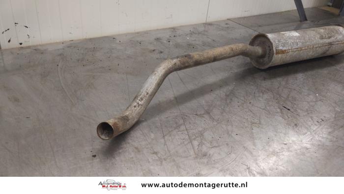 Auspuff Mitteldämpfer van een Opel Corsa B (73/78/79) 1.4i 1998
