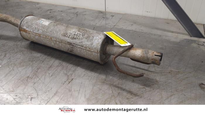 Auspuff Mitteldämpfer van een Opel Corsa B (73/78/79) 1.4i 1998