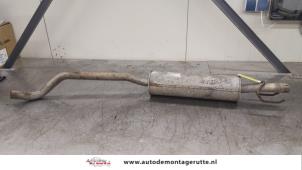 Auspuff Mitteldämpfer van een Opel Corsa B (73/78/79) 1.4i 1998