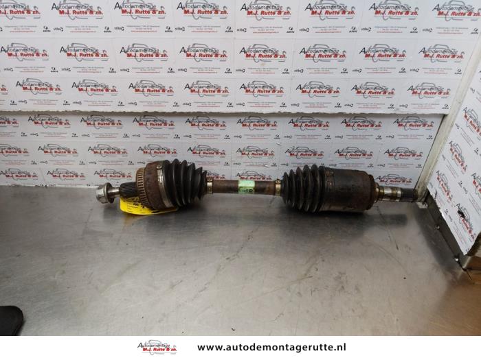 Gebrauchte Antriebswelle links vorne Mercedes ML I (163) 320 3.2 V6 18V Autom. Preis auf Anfrage angeboten von Autodemontage M.J. Rutte B.V.