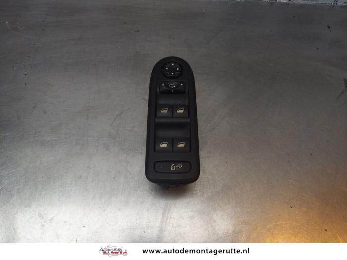 Usados Interruptor combinado de ventanillas Peugeot 508 SW (8E/8U) 1.6 THP 16V Precio de solicitud ofrecido por Autodemontage M.J. Rutte B.V.