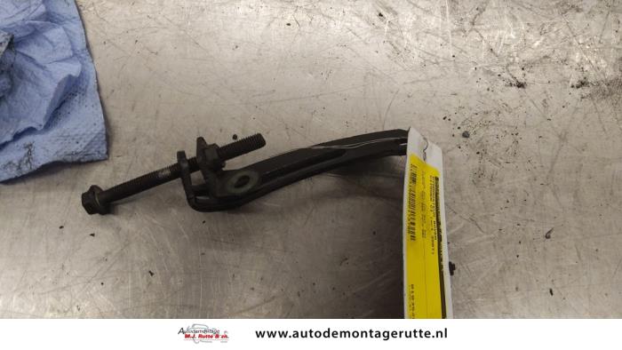 Usagé Support dynamo haut Citroen C1 1.0 12V Prix sur demande proposé par Autodemontage M.J. Rutte B.V.