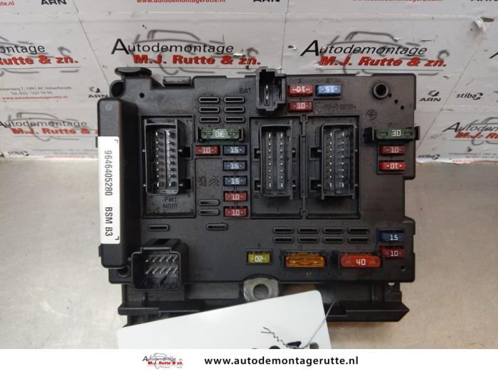 Begagnade Säkringsbox Peugeot 206 CC (2D) 1.6 16V Pris på förfrågan erbjuds av Autodemontage M.J. Rutte B.V.