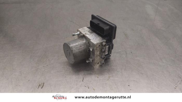 Begagnade ABS-pump Citroen C4 Picasso (UD/UE/UF) 2.0 16V Autom. Pris € 80,00 Marginaltabell erbjuds av Autodemontage M.J. Rutte B.V.