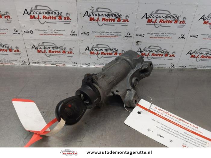 Używane Stacyjka + Kluczyk Seat Toledo (1M2) 1.8 20V Cena na żądanie oferowane przez Autodemontage M.J. Rutte B.V.