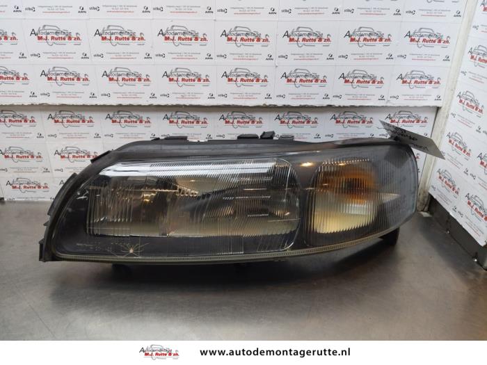 Gebrauchte Scheinwerfer links Volvo S60 I (RS/HV) 2.4 20V 140 Preis auf Anfrage angeboten von Autodemontage M.J. Rutte B.V.
