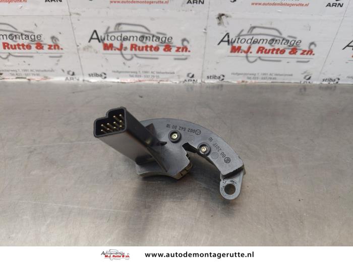 Begagnade Styrvinkelsensor Mercedes E Combi (S211) 3.2 E-320 CDI 24V Pris på förfrågan erbjuds av Autodemontage M.J. Rutte B.V.