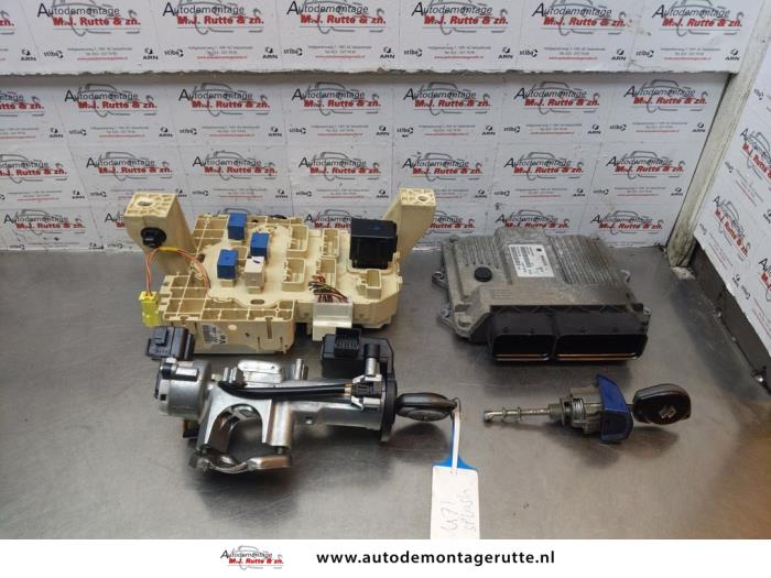 Used Ignition lock + computer Suzuki Splash 1.3 DDiS 16V Price € 175,00 Margin scheme offered by Autodemontage M.J. Rutte B.V.