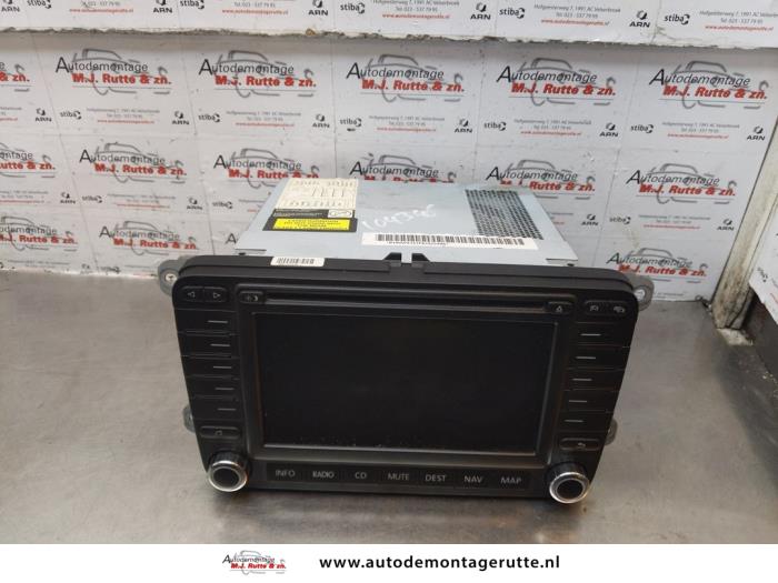 Używane Radio Volkswagen Eos (1F7/F8) 2.0 FSI 16V Cena na żądanie oferowane przez Autodemontage M.J. Rutte B.V.