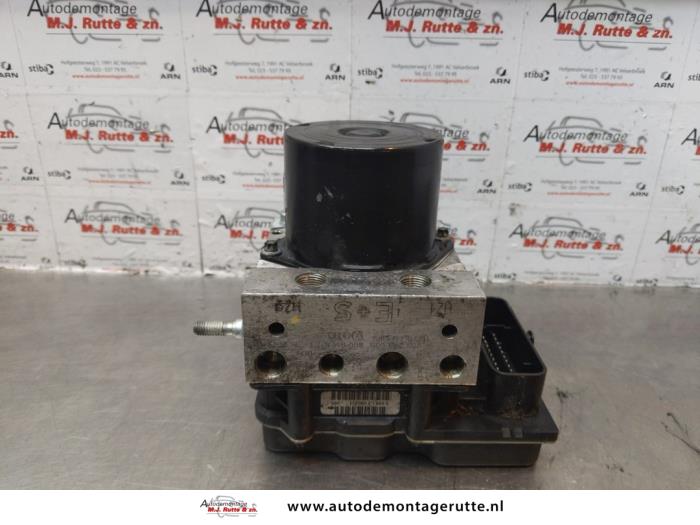 Używane Pompa ABS Skoda Fabia II Combi 1.2 TDI 12V Greenline Cena na żądanie oferowane przez Autodemontage M.J. Rutte B.V.