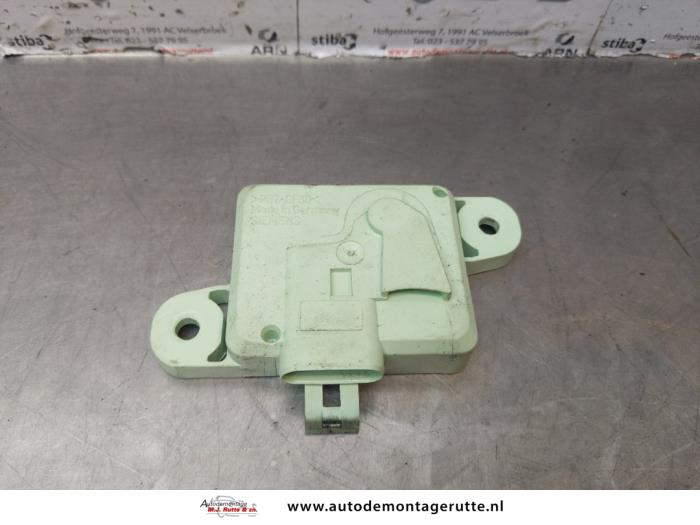 Begagnade Airbagsensor BMW X3 (E83) 3.0i xDrive 24V Pris på förfrågan erbjuds av Autodemontage M.J. Rutte B.V.