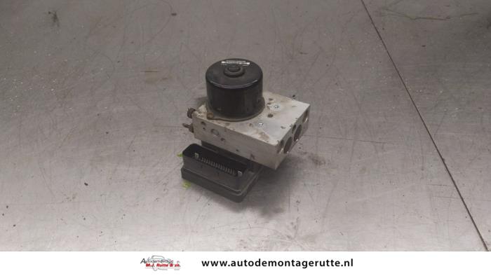 Begagnade ABS-pump Volvo XC70 (SZ) XC70 2.4 T 20V Pris € 65,00 Marginaltabell erbjuds av Autodemontage M.J. Rutte B.V.