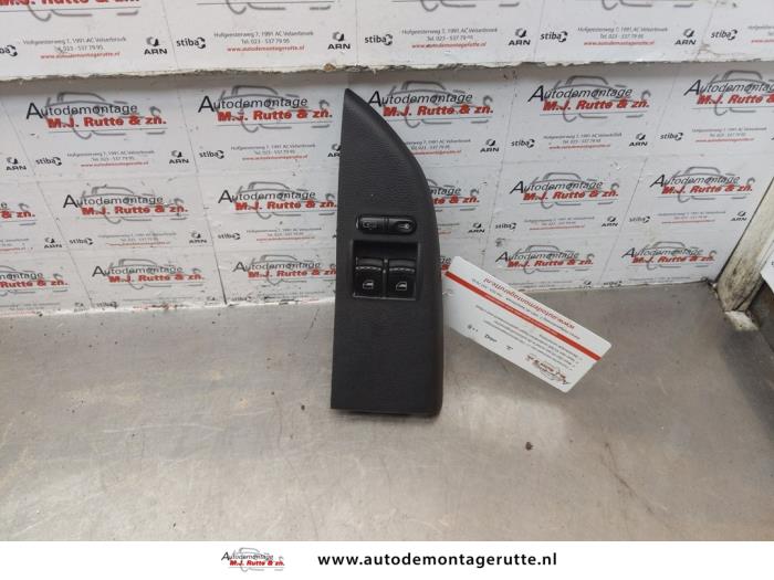 Usados Interruptor combinado de ventanillas Skoda Fabia (6Y5) 1.4i 16V Precio € 25,00 Norma de margen ofrecido por Autodemontage M.J. Rutte B.V.