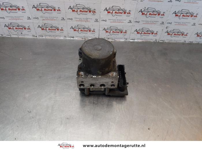 Begagnade ABS-pump Opel Corsa D 1.0 Pris € 175,00 Marginaltabell erbjuds av Autodemontage M.J. Rutte B.V.