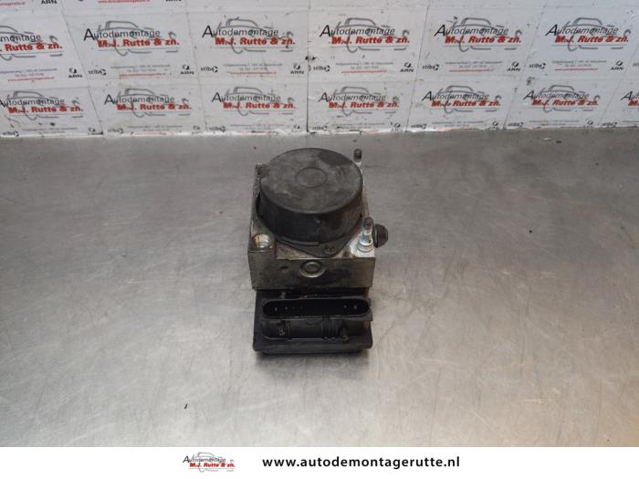 Begagnade ABS-pump Opel Corsa D 1.2 16V Pris € 100,00 Marginaltabell erbjuds av Autodemontage M.J. Rutte B.V.