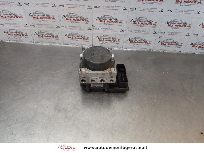 Używane Pompa ABS Citroen Nemo (AA) 1.4 HDi 70 Cena na żądanie oferowane przez Autodemontage M.J. Rutte B.V.