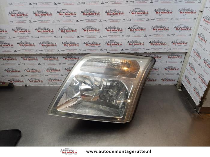 Używane Reflektor lewy Ford Transit Connect 1.8 TDCi LWB Cena na żądanie oferowane przez Autodemontage M.J. Rutte B.V.