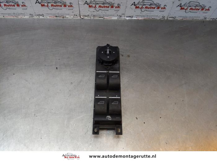 Używane Przelacznik combi okienny Ford Grand C-Max (DXA) 1.0 Ti-VCT EcoBoost 12V 125 Cena na żądanie oferowane przez Autodemontage M.J. Rutte B.V.