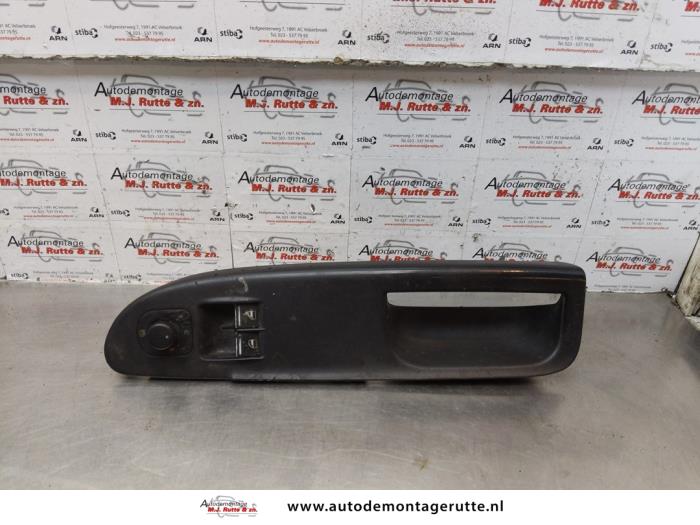 Usados Interruptor combinado de ventanillas Volkswagen Passat (3C2) 1.6 FSI 16V Precio de solicitud ofrecido por Autodemontage M.J. Rutte B.V.