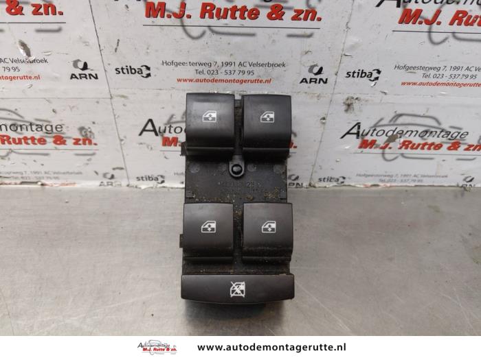 Używane Przelacznik combi okienny Chevrolet Aveo (300) 1.2 16V Cena na żądanie oferowane przez Autodemontage M.J. Rutte B.V.