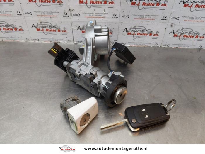 Używane Stacyjka + Kluczyk Chevrolet Aveo (300) 1.2 16V Cena na żądanie oferowane przez Autodemontage M.J. Rutte B.V.