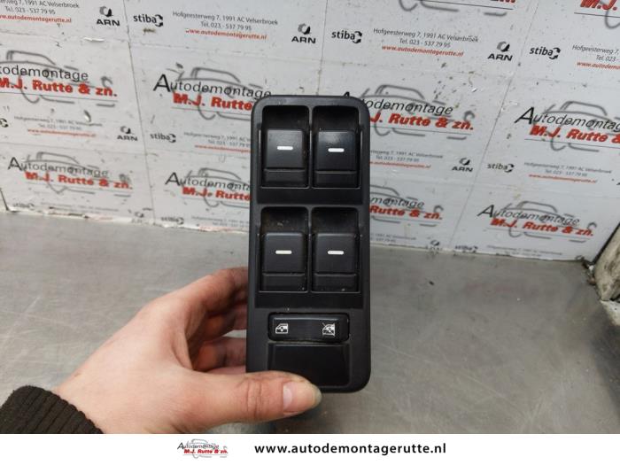 Usados Interruptor combinado de ventanillas Landrover Range Rover Sport (LS) 2.7 TDV6 24V Precio de solicitud ofrecido por Autodemontage M.J. Rutte B.V.