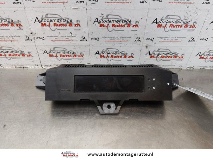 Gebrauchte Uhr Renault Twingo (C06) 1.2 Preis auf Anfrage angeboten von Autodemontage M.J. Rutte B.V.