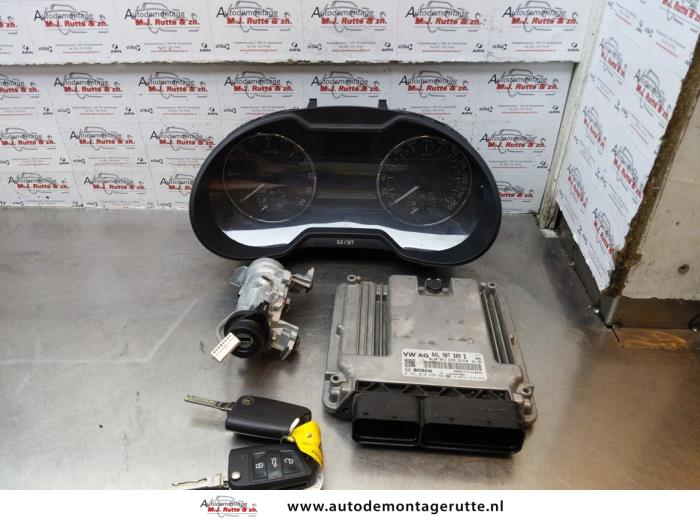 Used Ignition lock + computer Skoda Octavia Combi (5EAC) 2.0 TDI GreenTec 16V Price € 200,00 Margin scheme offered by Autodemontage M.J. Rutte B.V.