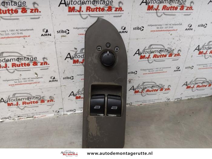 Usados Interruptor combinado de ventanillas Audi A2 (8Z0) 1.4 16V Precio de solicitud ofrecido por Autodemontage M.J. Rutte B.V.