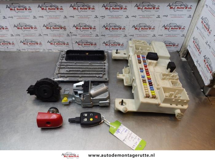 Used Ignition lock + computer Volvo C30 (EK/MK) 1.6 16V Price € 150,00 Margin scheme offered by Autodemontage M.J. Rutte B.V.