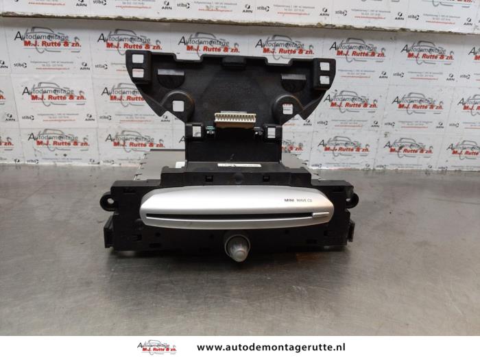 Używane Odtwarzacz CD Mini Mini (R56) 1.4 16V One Cena na żądanie oferowane przez Autodemontage M.J. Rutte B.V.