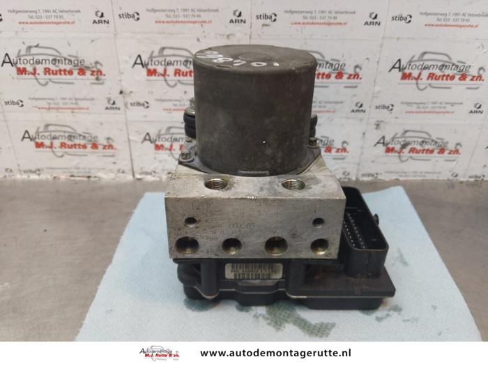 Usagé Bloc ABS Audi A4 Avant (B7) 2.0 TFSI 20V Quattro Prix sur demande proposé par Autodemontage M.J. Rutte B.V.