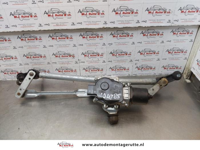 Mecanismo y motor de limpiaparabrisas de un Dacia Lodgy (JS) 1.2 TCE 16V 2013