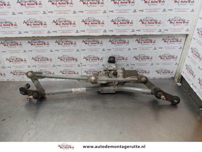 Mecanismo y motor de limpiaparabrisas de un Dacia Lodgy (JS) 1.2 TCE 16V 2013