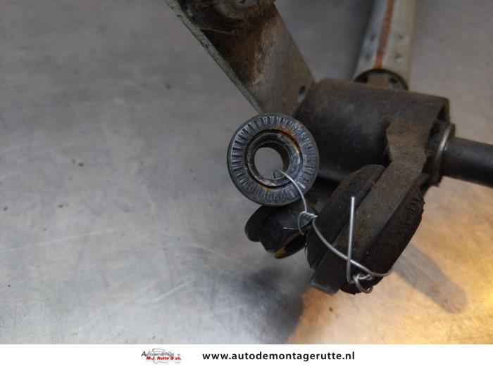 Mecanismo y motor de limpiaparabrisas de un Dacia Lodgy (JS) 1.2 TCE 16V 2013