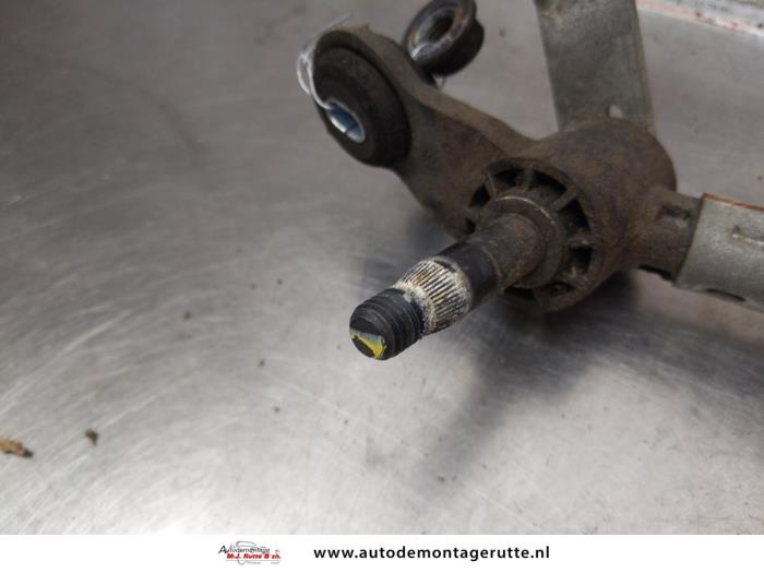 Mecanismo y motor de limpiaparabrisas de un Dacia Lodgy (JS) 1.2 TCE 16V 2013