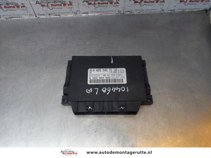 Begagnade PDC-modul Mercedes E (W211) 2.6 E-240 V6 18V Pris på förfrågan erbjuds av Autodemontage M.J. Rutte B.V.
