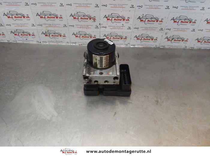 Używane Pompa ABS Chevrolet Matiz (M200) 0.8 S,SE Cena € 175,00 Procedura marży oferowane przez Autodemontage M.J. Rutte B.V.