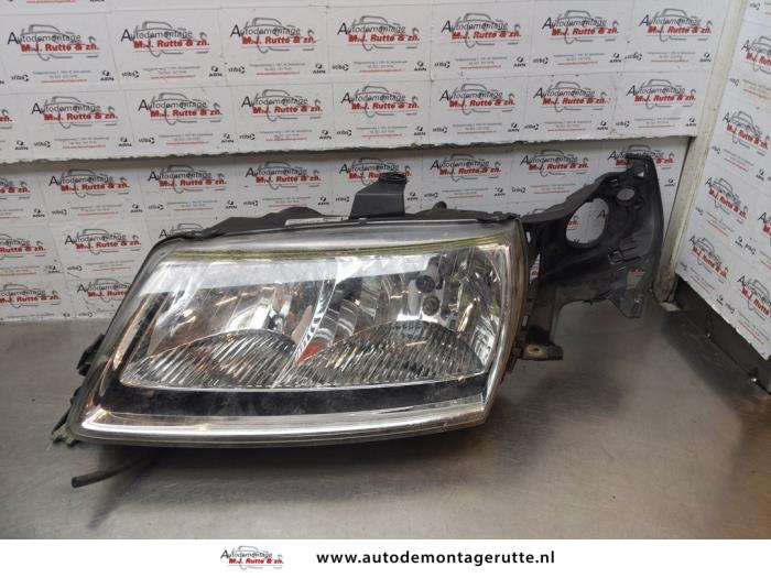 Gebrauchte Scheinwerfer links Saab 9-5 Estate (YS3E) 2.3 Turbo 16V Aero TS Preis auf Anfrage angeboten von Autodemontage M.J. Rutte B.V.