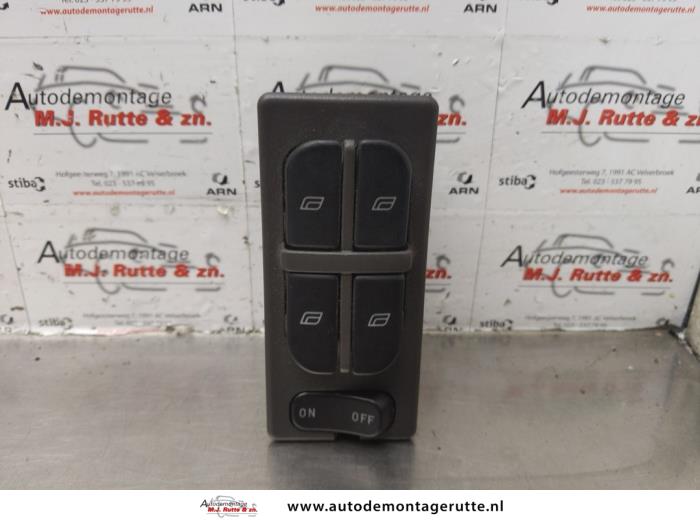 Usados Interruptor combinado de ventanillas Saab 9-5 Estate (YS3E) 2.3 Turbo 16V Aero TS Precio de solicitud ofrecido por Autodemontage M.J. Rutte B.V.