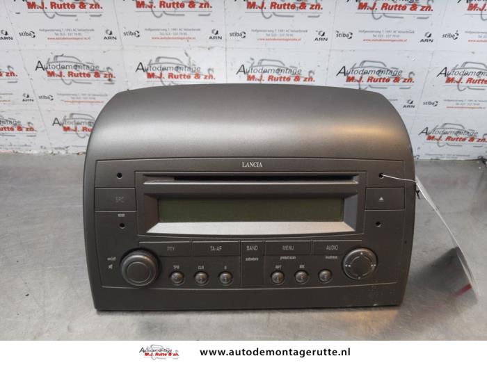 Używane Radio Lancia Ypsilon (843) 1.2 Cena na żądanie oferowane przez Autodemontage M.J. Rutte B.V.