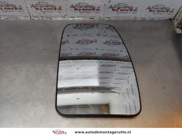 Używane Szyba lusterka prawego Renault Master II (FD/HD) 2.5 dCi 120 FAP Cena na żądanie oferowane przez Autodemontage M.J. Rutte B.V.