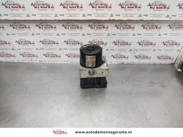 Begagnade ABS-pump Volvo V50 (MW) 2.0 D 16V Pris € 50,00 Marginaltabell erbjuds av Autodemontage M.J. Rutte B.V.
