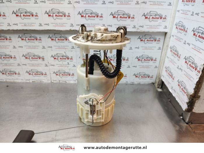 Gebrauchte Kraftstoffpumpe Elektrisch Renault Megane II CC (EM) 1.6 16V Preis auf Anfrage angeboten von Autodemontage M.J. Rutte B.V.