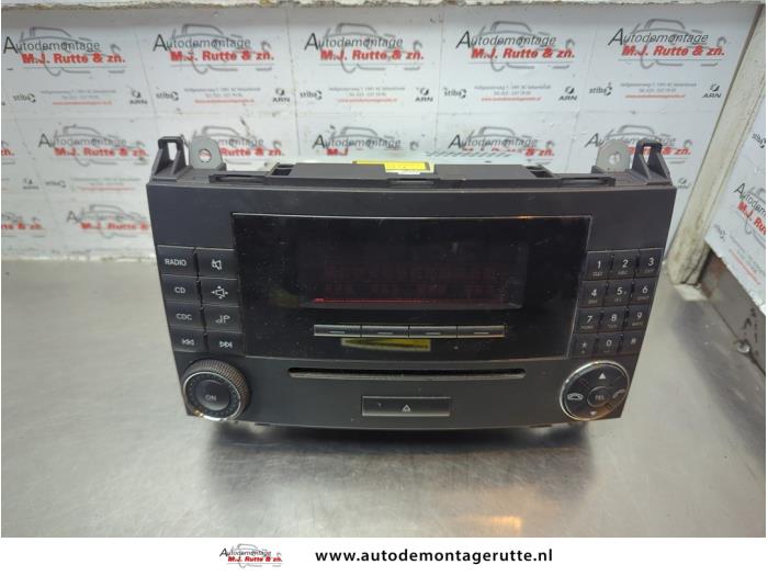 Używane Radio Mercedes B (W245) 1.7 B-170 16V Cena na żądanie oferowane przez Autodemontage M.J. Rutte B.V.
