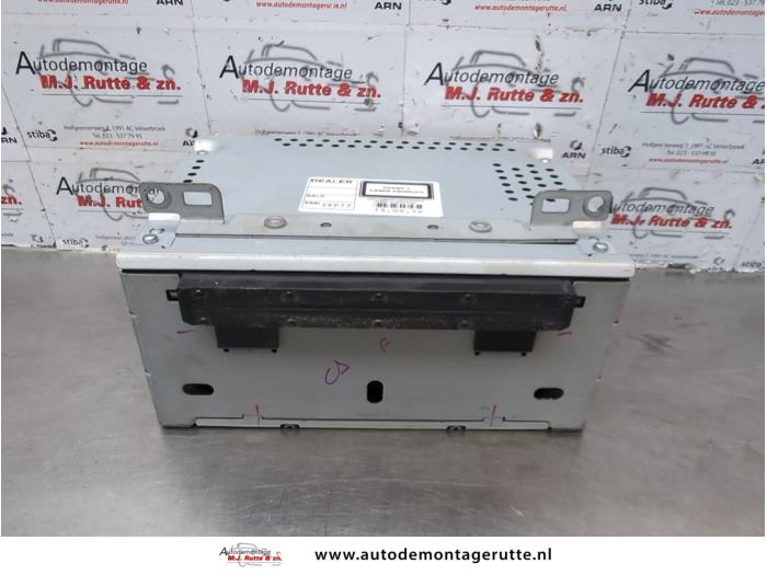 Używane Odtwarzacz CD Ford Focus 3 Wagon 1.0 Ti-VCT EcoBoost 12V 125 Cena na żądanie oferowane przez Autodemontage M.J. Rutte B.V.