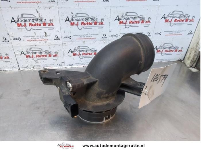Begagnade Luftflödesmätare Ford Focus 3 Wagon 1.0 Ti-VCT EcoBoost 12V 125 Pris på förfrågan erbjuds av Autodemontage M.J. Rutte B.V.